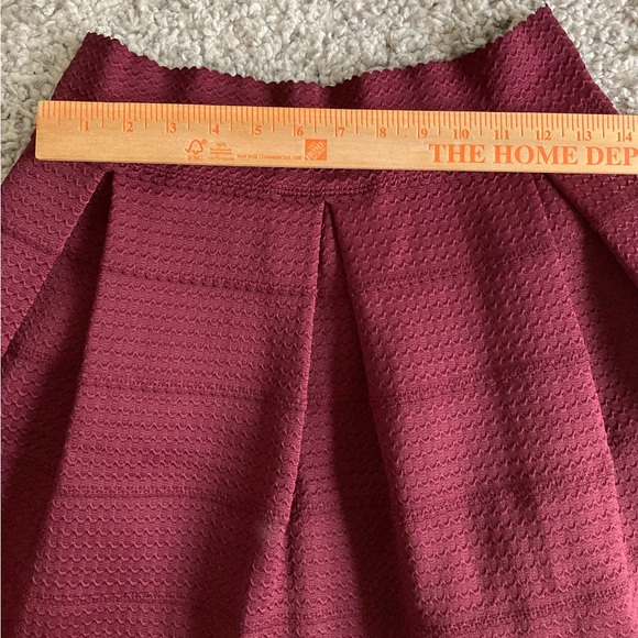 Aeropostale Elegant Burgundy Pleated Skirt size:L - Picture 3 of 7